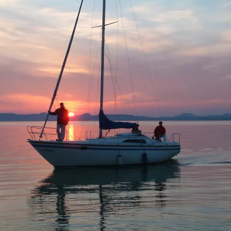 Πλωτό κατάλυμα Dock 3*