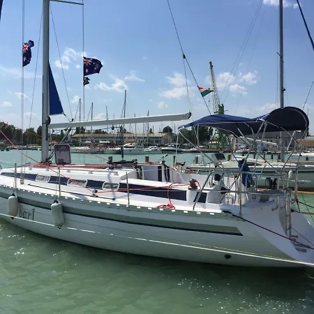 Πλωτό κατάλυμα Dock 3*