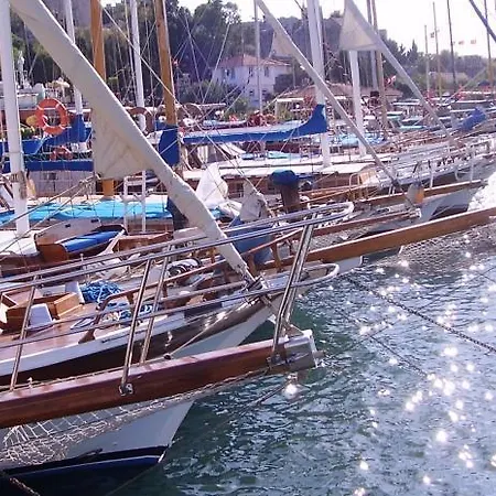 Dock Πλωτό κατάλυμα Σίοφοκ