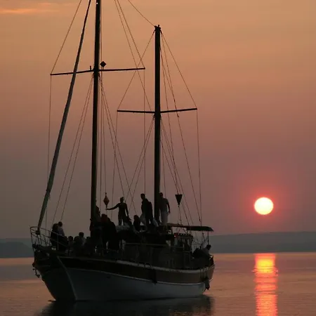 Πλωτό κατάλυμα Dock 3*